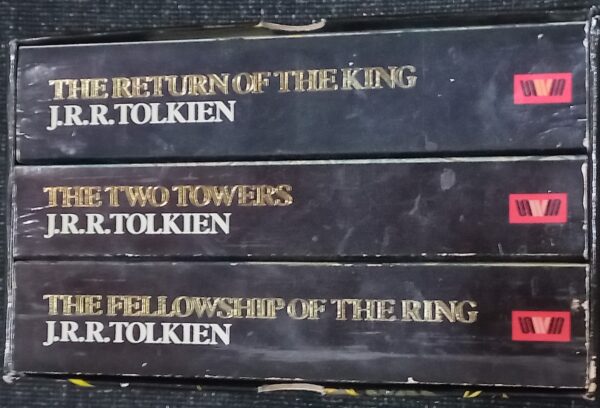 The Lord of the Rings 3 book set JRR Tolkien - side